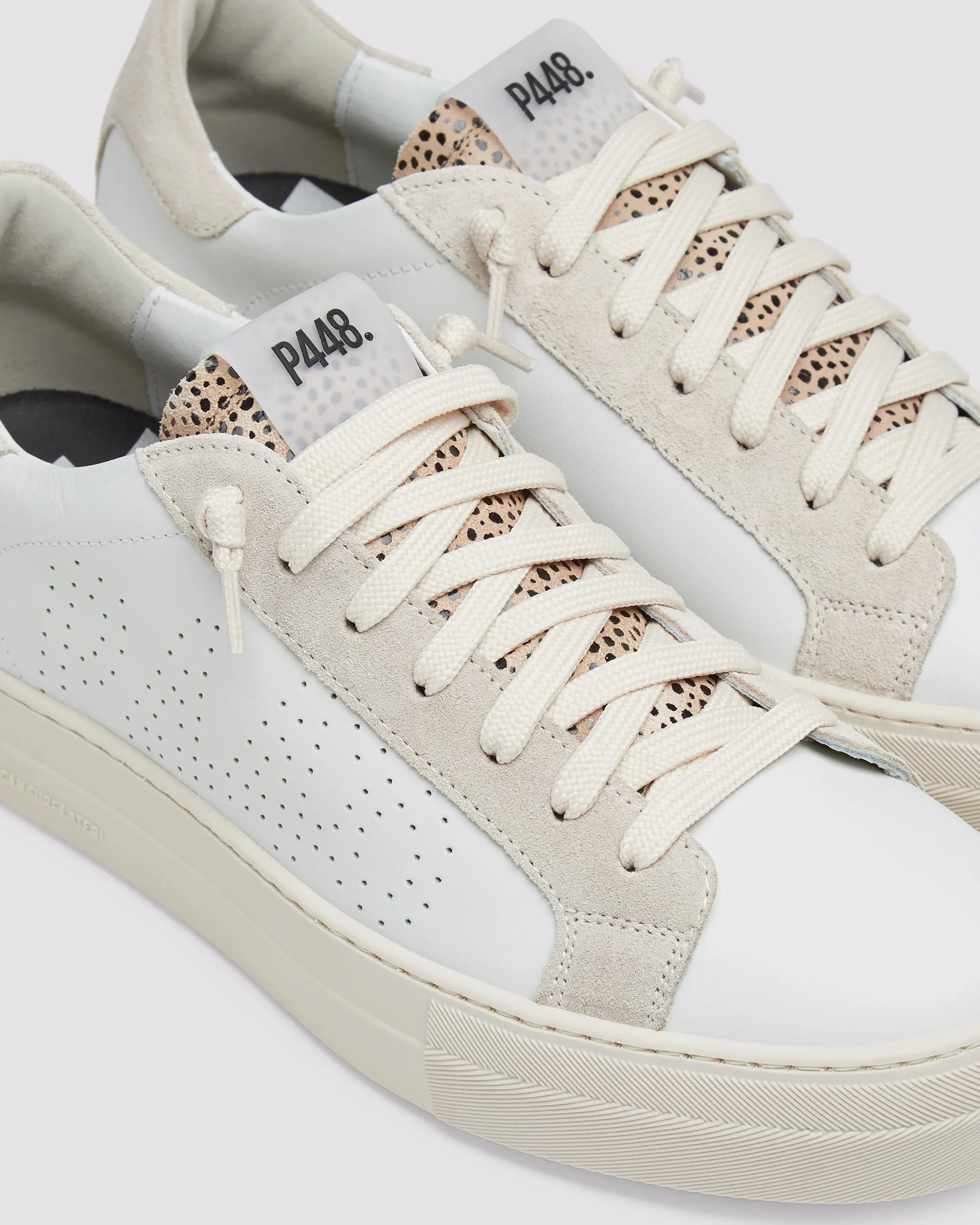 Online P448 Thea Trek
